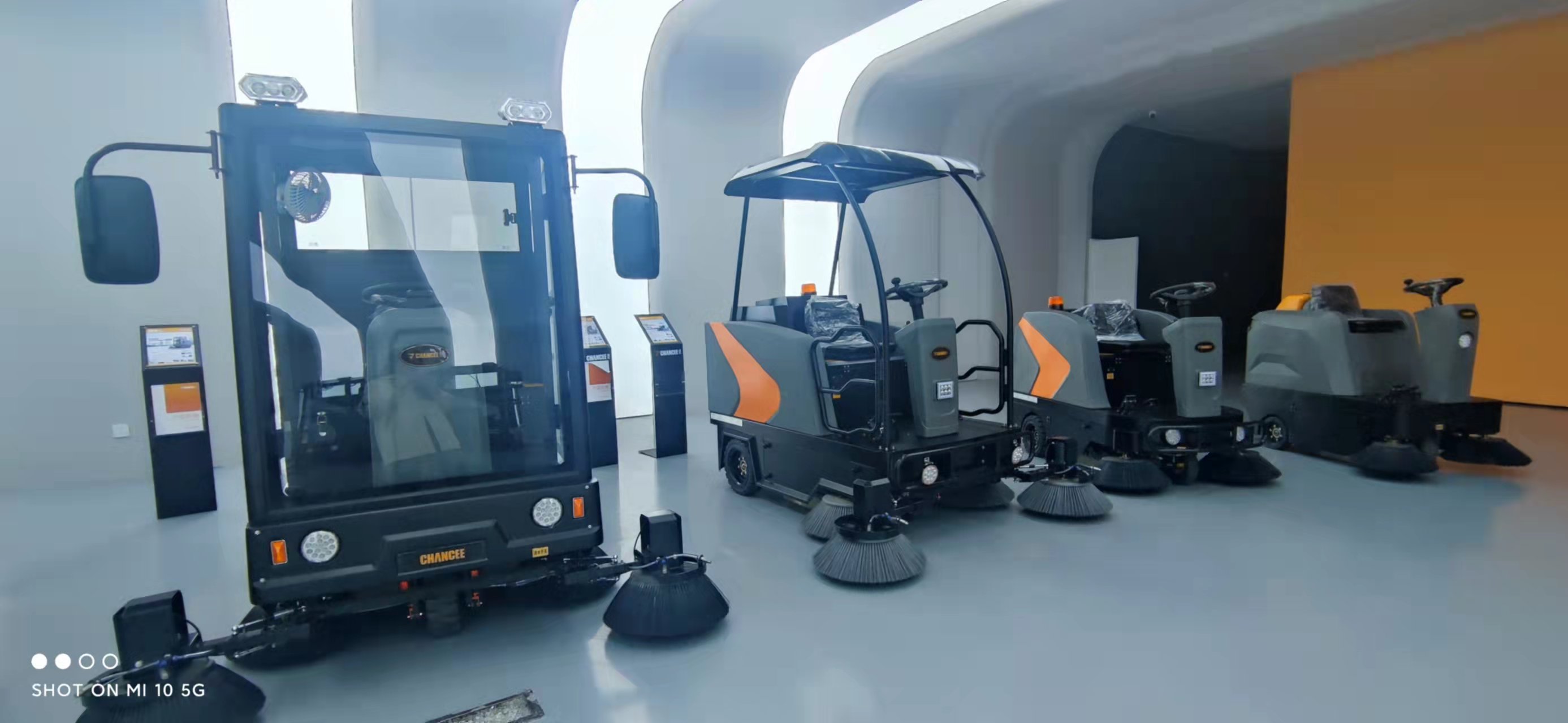 駕駛式的電動(dòng)清掃車工作效率有多高？